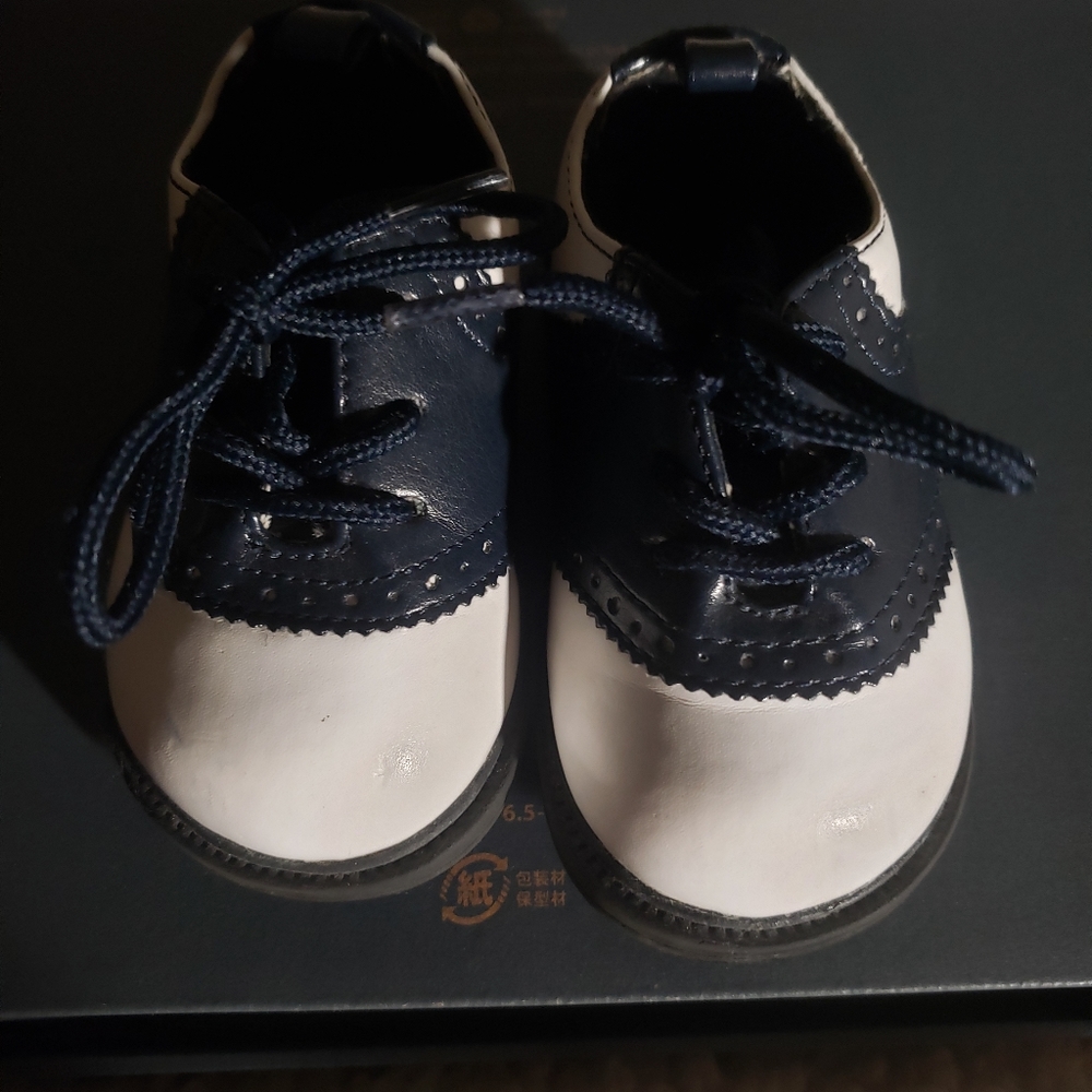 The Children's Place Shoe, size 3. Navy and white